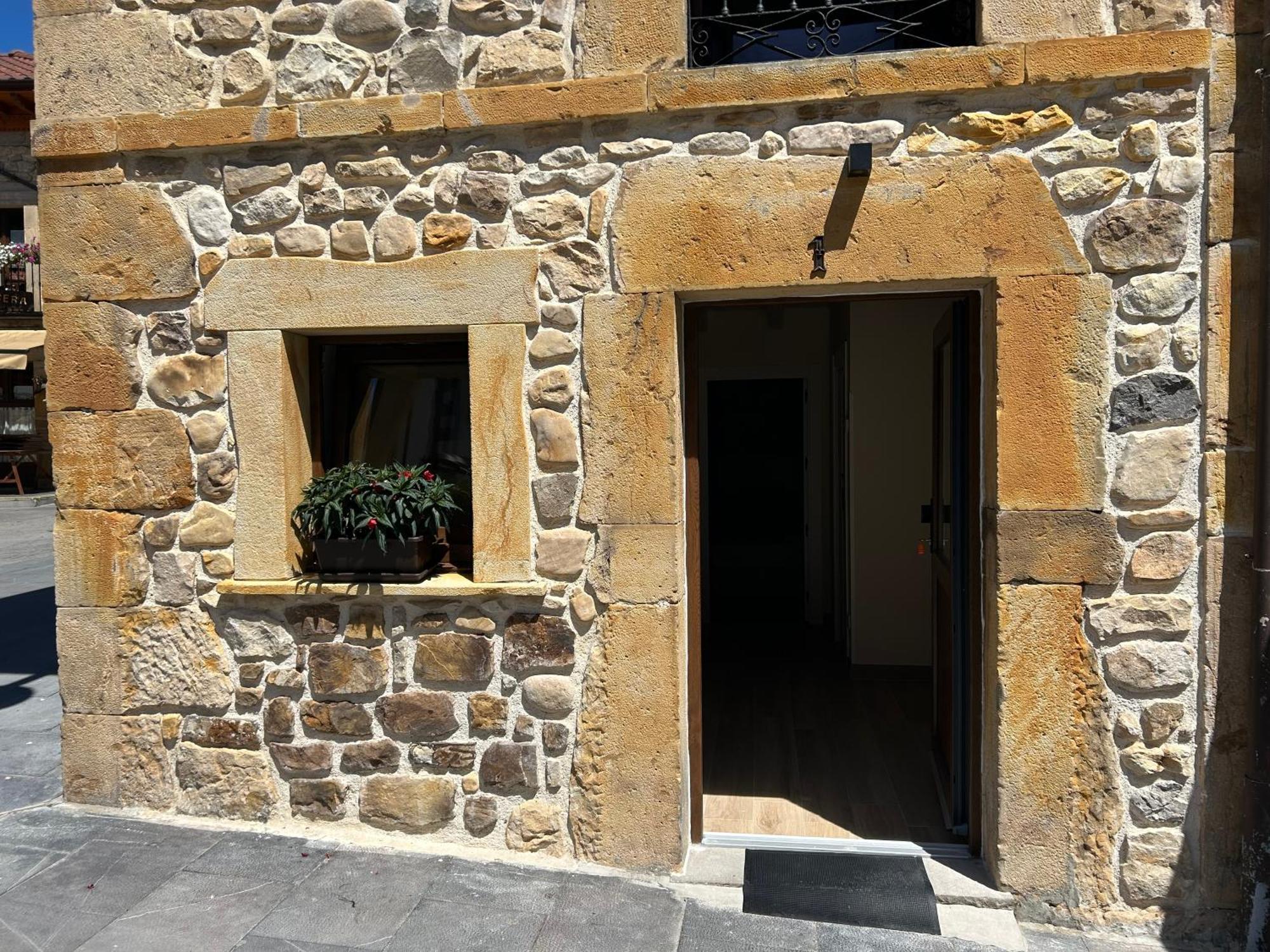Apartamentos San Roque Arenas De Cabrales Eksteriør bilde